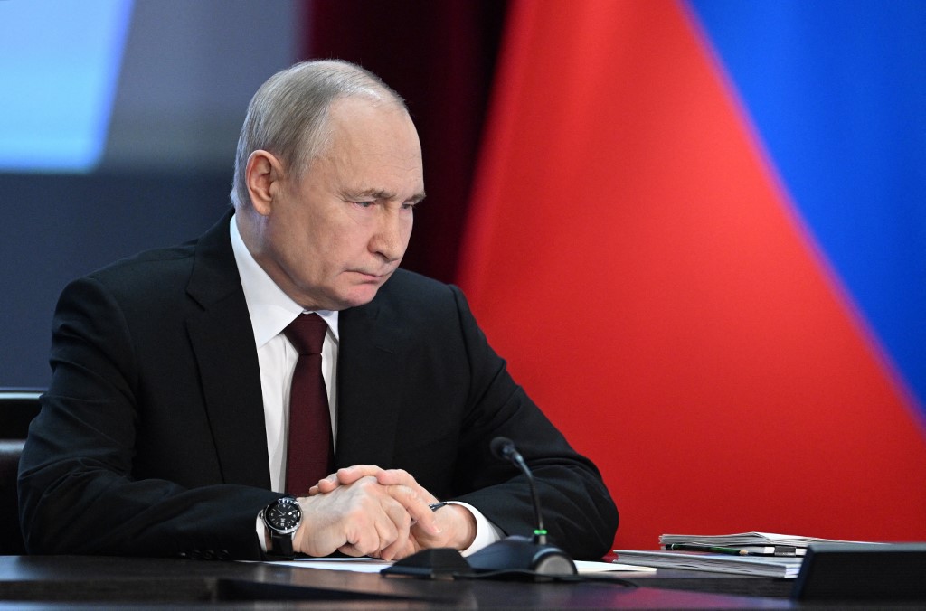 Putin Is Weakened: Now, Let’s Bring Him to His Knees