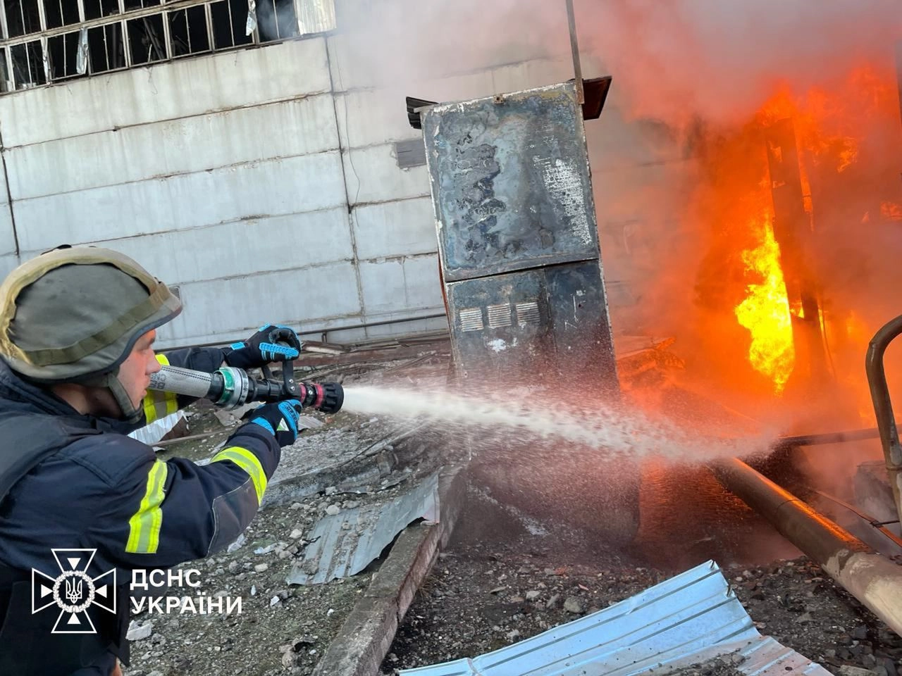 РФ завдала масованого удару по енергетиці України: є руйнування