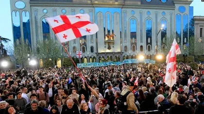 Масові протести у Грузії: проти людей застосували перцевий спрей, є потерпілі