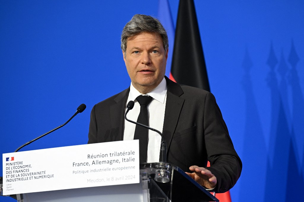 German Economy Minister Makes Surprise Trip to Kyiv