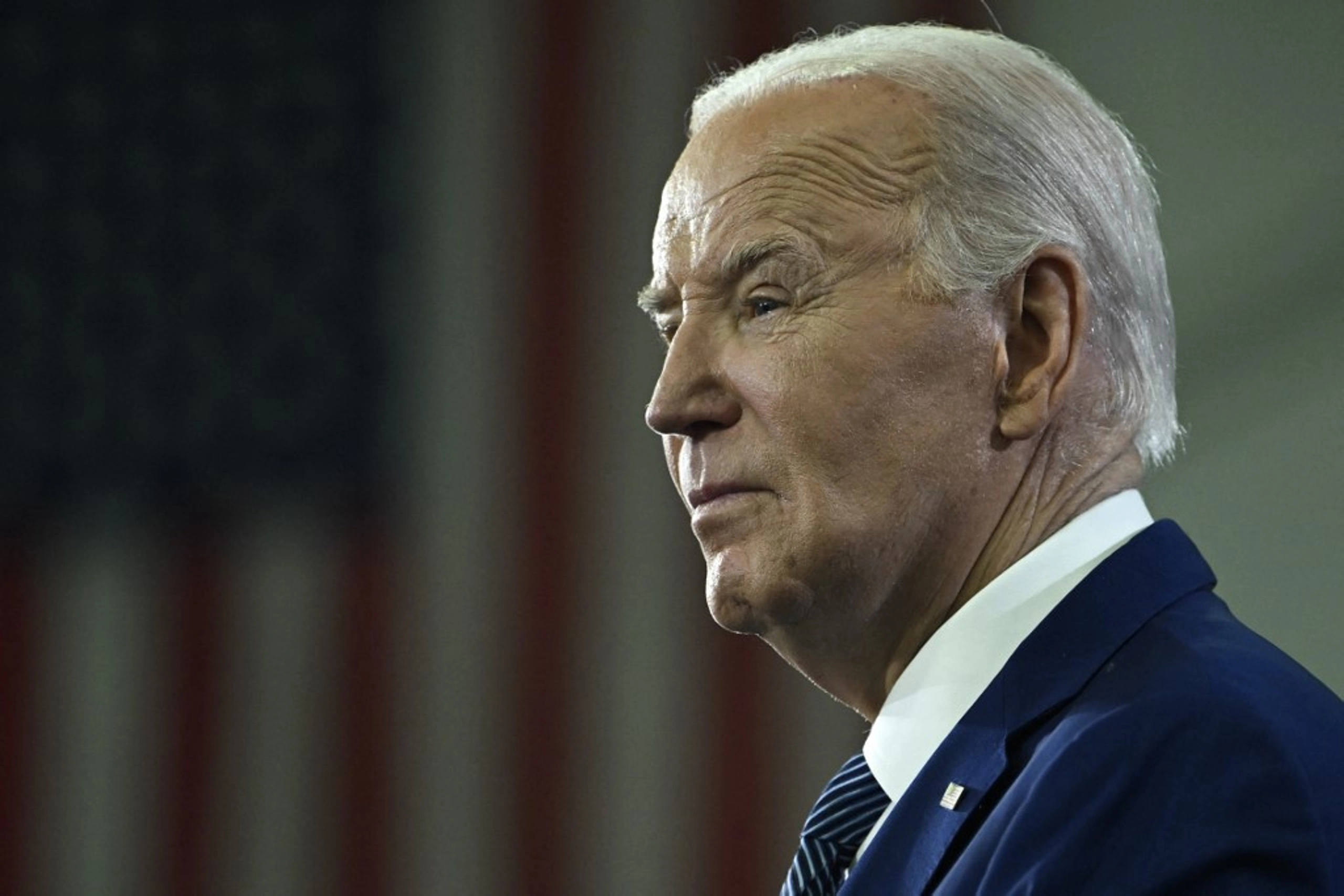 Biden Pledges Swift Weapons Delivery to Ukraine