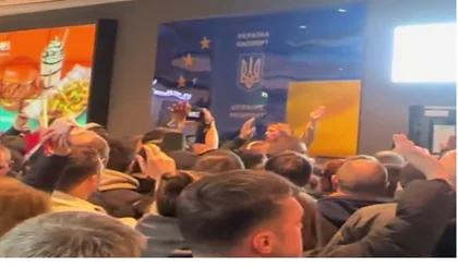 Ukrainian Men Abroad Protest Against Consular Service Suspension