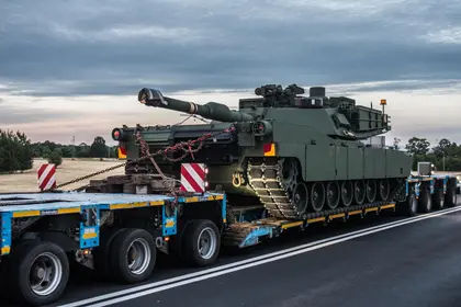 Україна відводить з фронту танки 