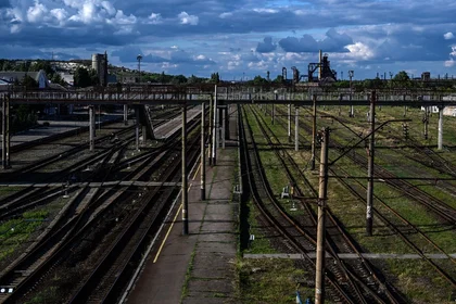 Russia Targets Ukraine Railways as Western Aid Due to Arrive