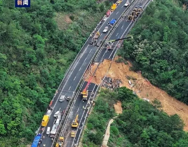 У Китаї обвалилася частина автомагістралі: 36 загиблих, десятки постраждалих