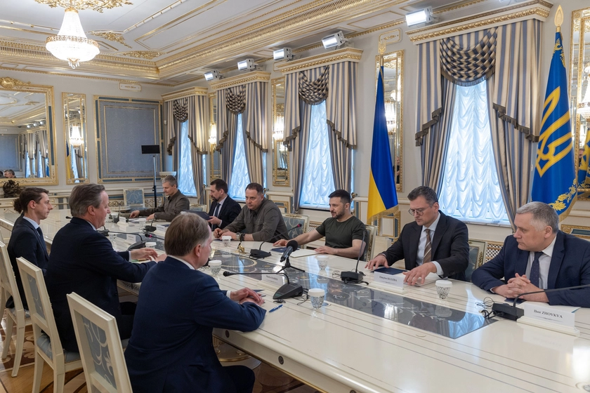 Обговорювали саміти та фронт: Зеленський зустрівся з очільником МЗС Британії