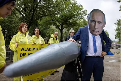 Putin Orders Nuclear Drills Following Western Comments on Sending Troops to Ukraine