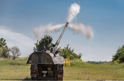 Rheinmetall Boss Says Ukraine Could Get Artillery Rounds with 100km Range if Berlin Books Orders