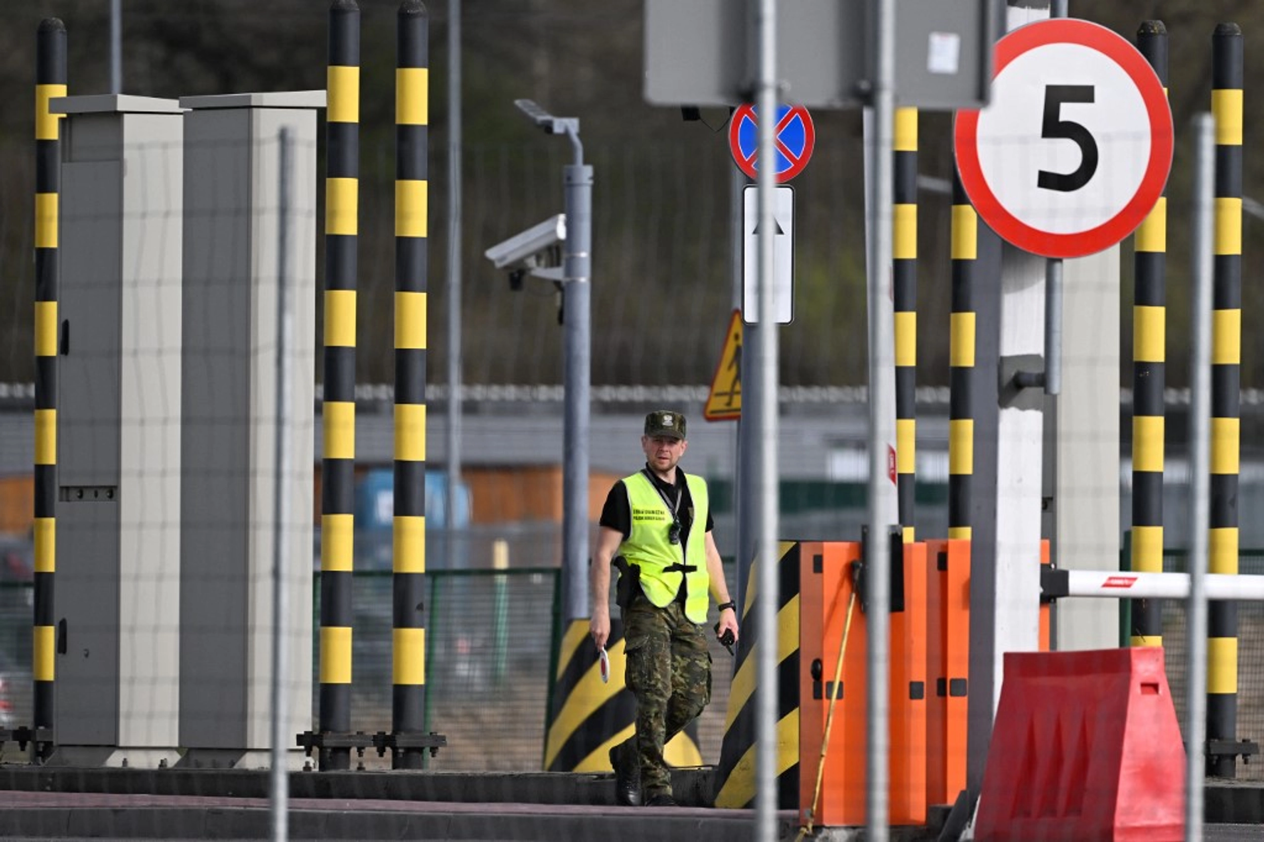 Polish Border Guards Detain Russian Deserter