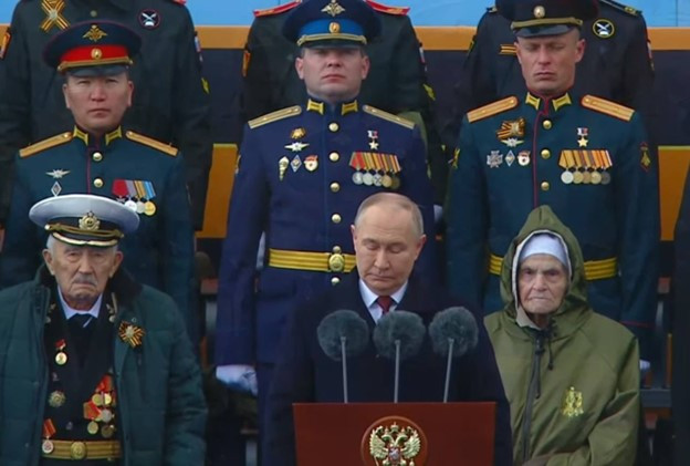 На параде Победы в России замечены подозреваемые военные преступники