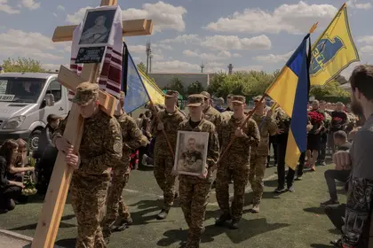 ‘Gave His Youth for Us’: Hundreds Mourn Iconic Ukrainian Soldier