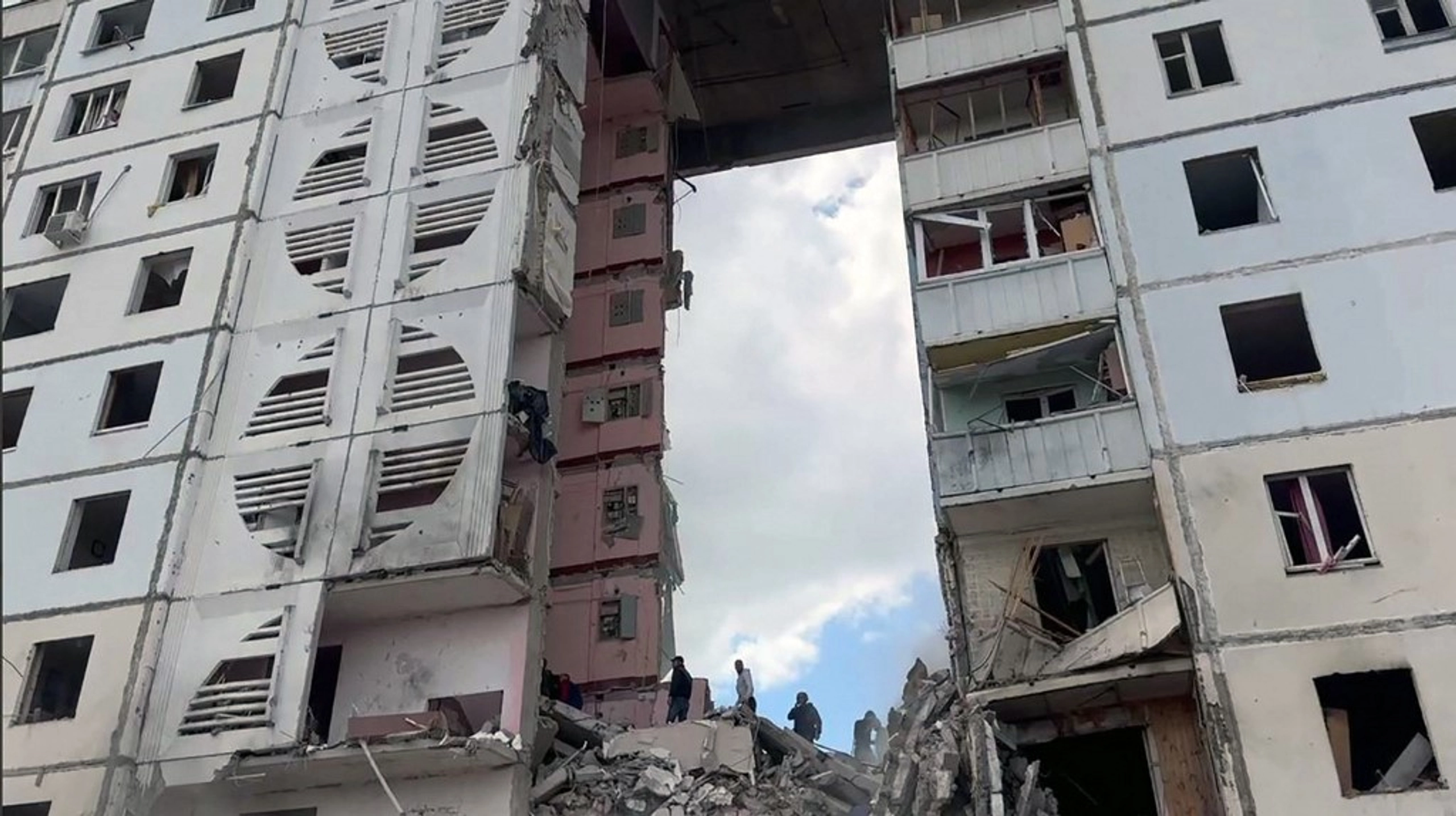 Graphic Footage: Explosion in Russian Belgorod Leads to Building Entrance Collapse, Known Casualties