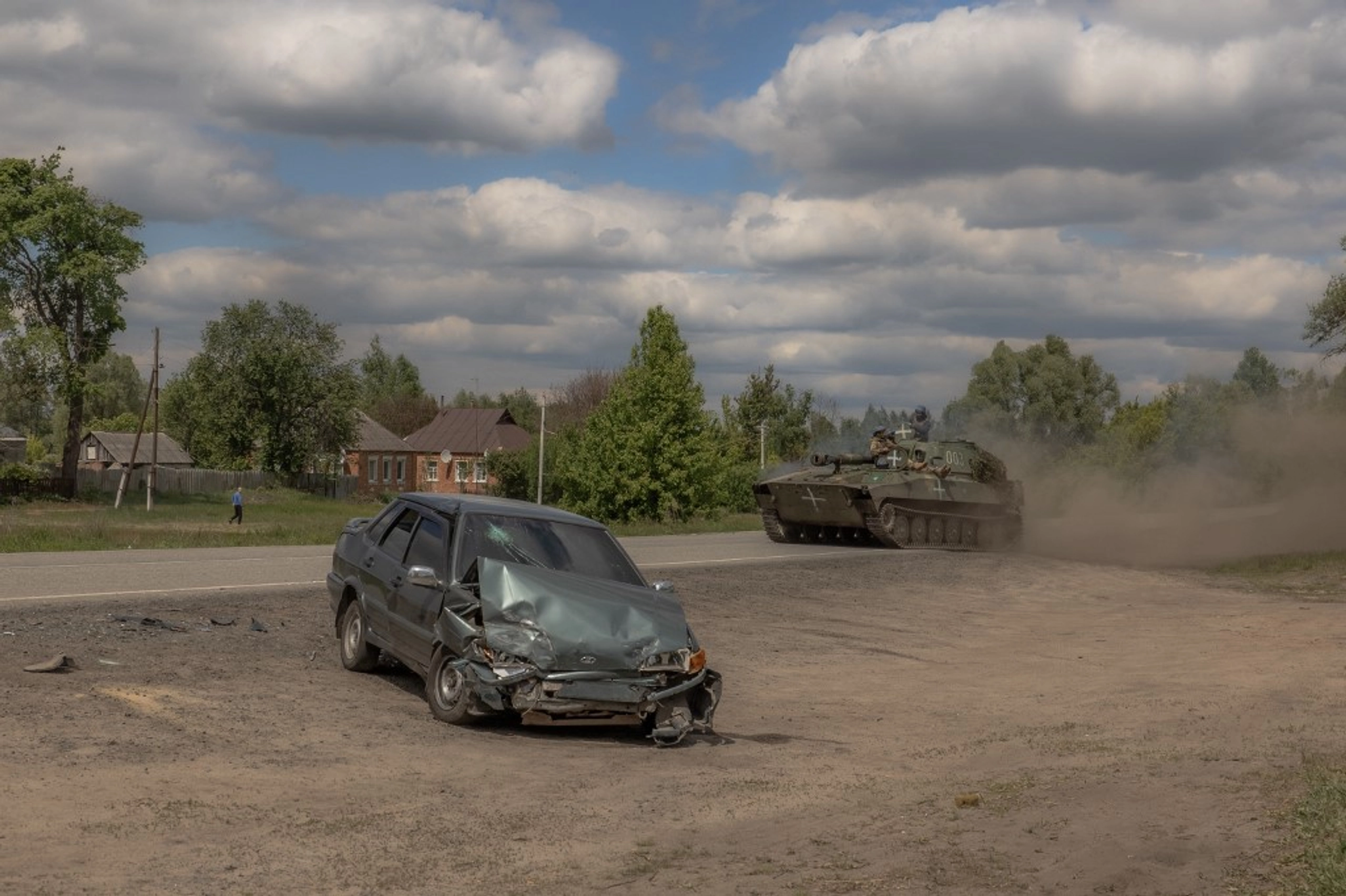 Російські військові взяли в полон цивільних з Харківщини