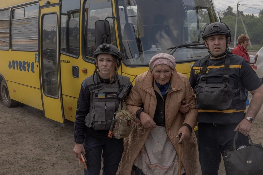 Thousands Evacuated as Russia Advances in Ukraine's Kharkiv Region