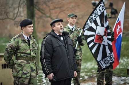 Письменник, який стріляв у словацького прем'єра, пов'язаний із проросійськими екстремістами