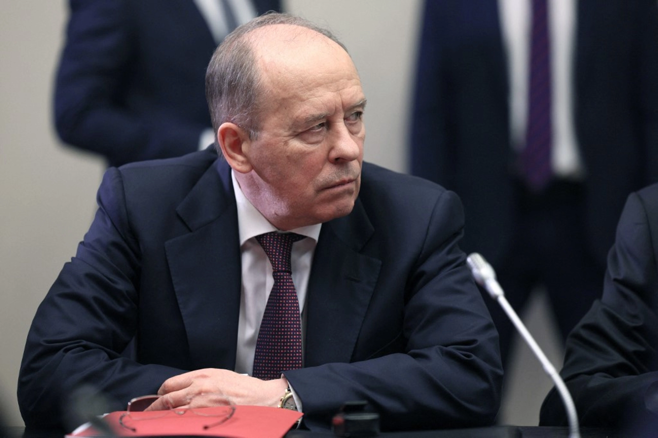 ДБР повідомило про підозру директору ФСБ та ще 20 росіянам