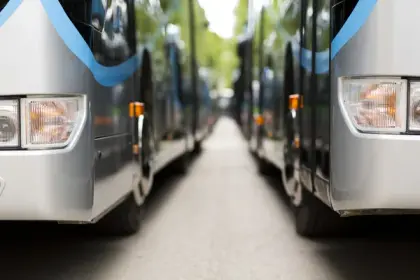 У Миколаєві на міських маршрутах курсуватиме менше автобусів
