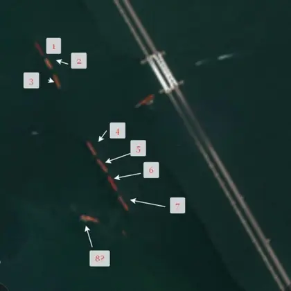 Росія почала посилювати захист Керченського мосту від морських дронів