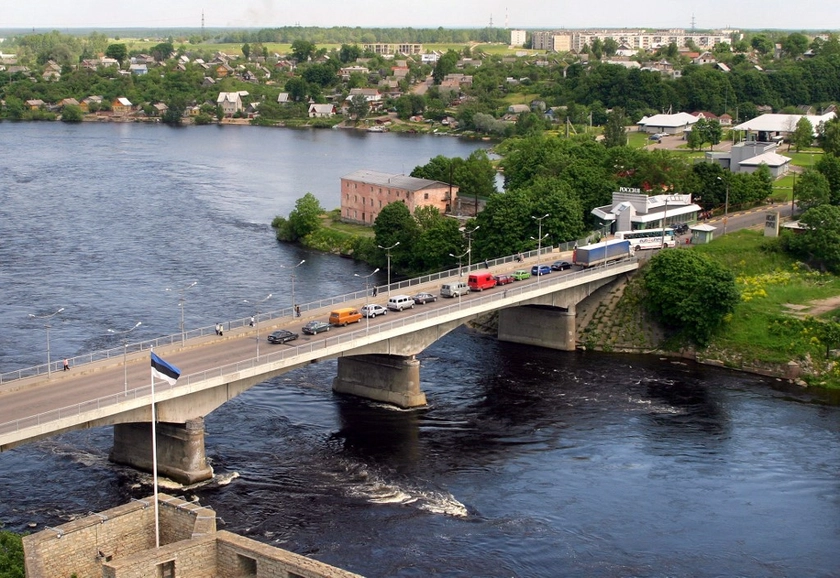Plane Full of Russians Makes Emergency Landing in Estonia After Drone Attack in St Petersburg