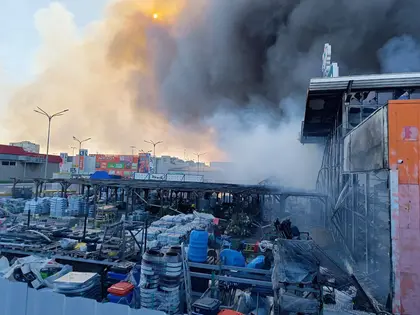 Росіяни вдарили по будівельному гіпермаркету у Харкові