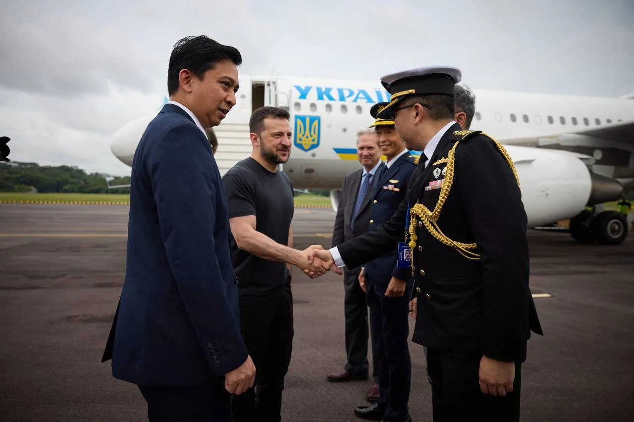 Zelensky Arrives at Singapore Security Forum