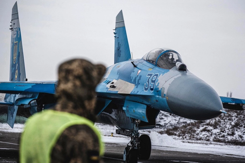 Хроніка війни в Україні. 10 червня: «Вперше по авіабазі в Росії вдарив бойовий літак ЗСУ»