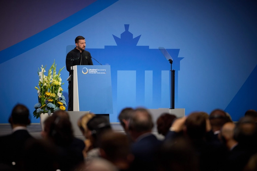 Перевага РФ у небі та вступ до ЄС - що говорив Зеленський на Ukraine Recovery Conference