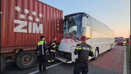 У Румунії автобус з 57 українцями зіткнувся з вантажівкою: є постраждалі