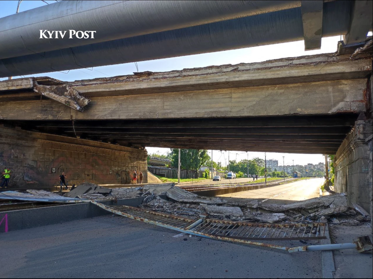 Bridge Collapses in Central Kyiv, Casualties Unknown