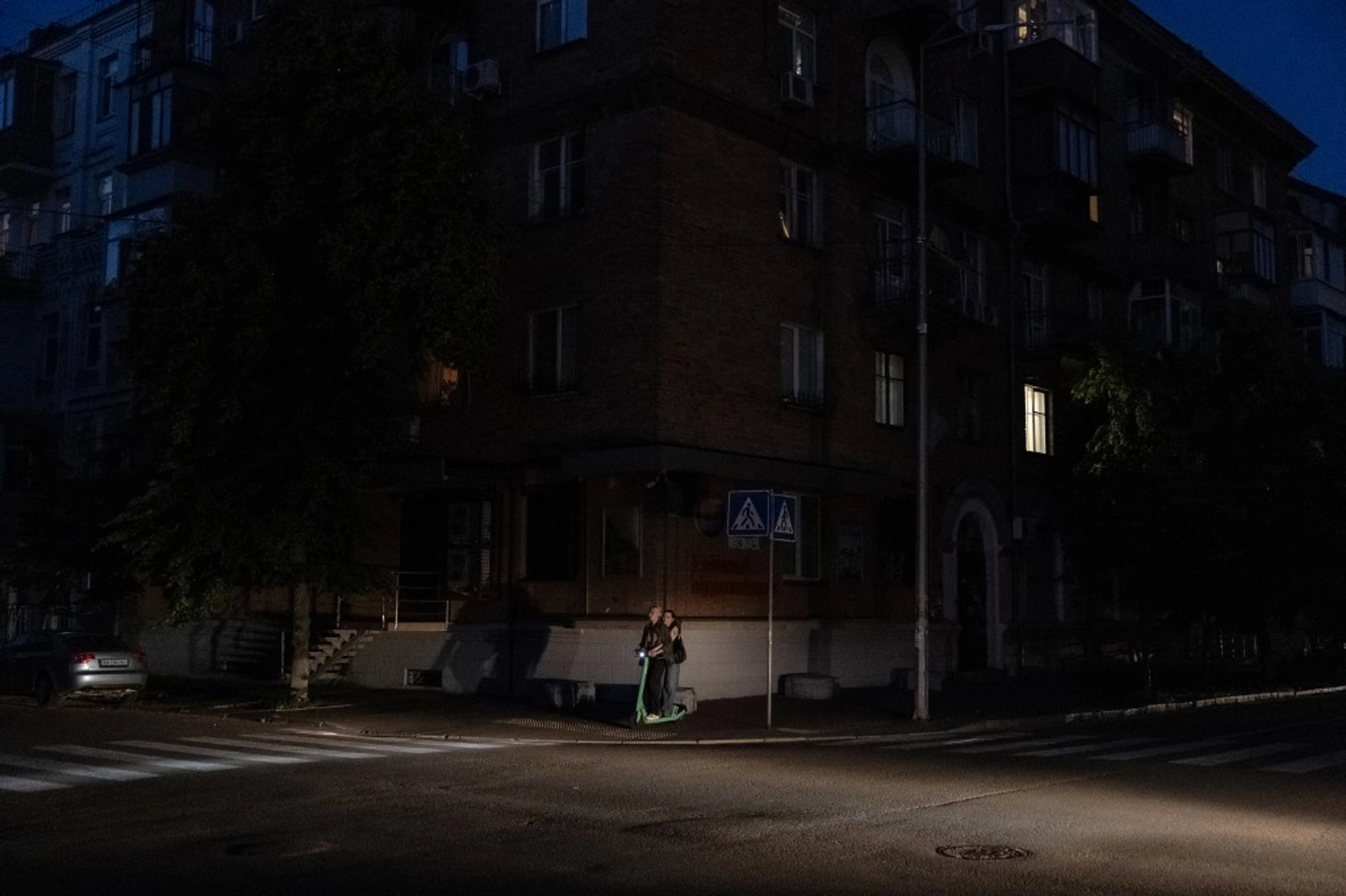 Rolling Blackouts – How Kyiv Post’s Staff Copes With New Wave of Blackouts