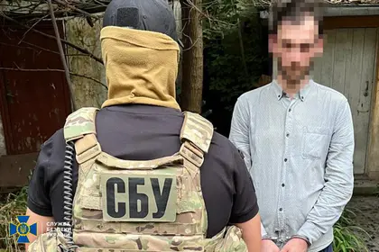 СБУ затримала 2 чоловіків у Одесі, які мали підпалювати авто військових