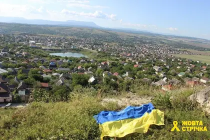 Партизани підняли прапор України на скелях у Криму