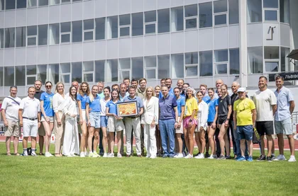 Coe Makes Pre-Olympics Visit to Ukraine to Give Athletes Support