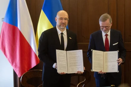 Kyiv and Prague Agree to Produce Rifles, Ammo in Ukraine