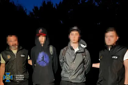 СБУ затримала молодиків у Львові, які підпалювали авто ЗСУ на замовлення ФСБ