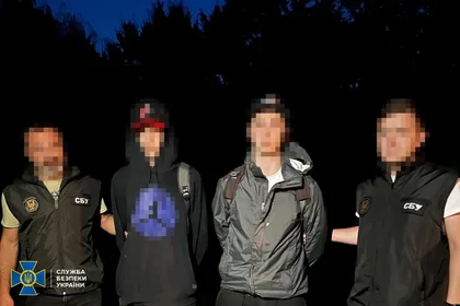 СБУ затримала молодиків у Львові, які підпалювали авто ЗСУ на замовлення ФСБ