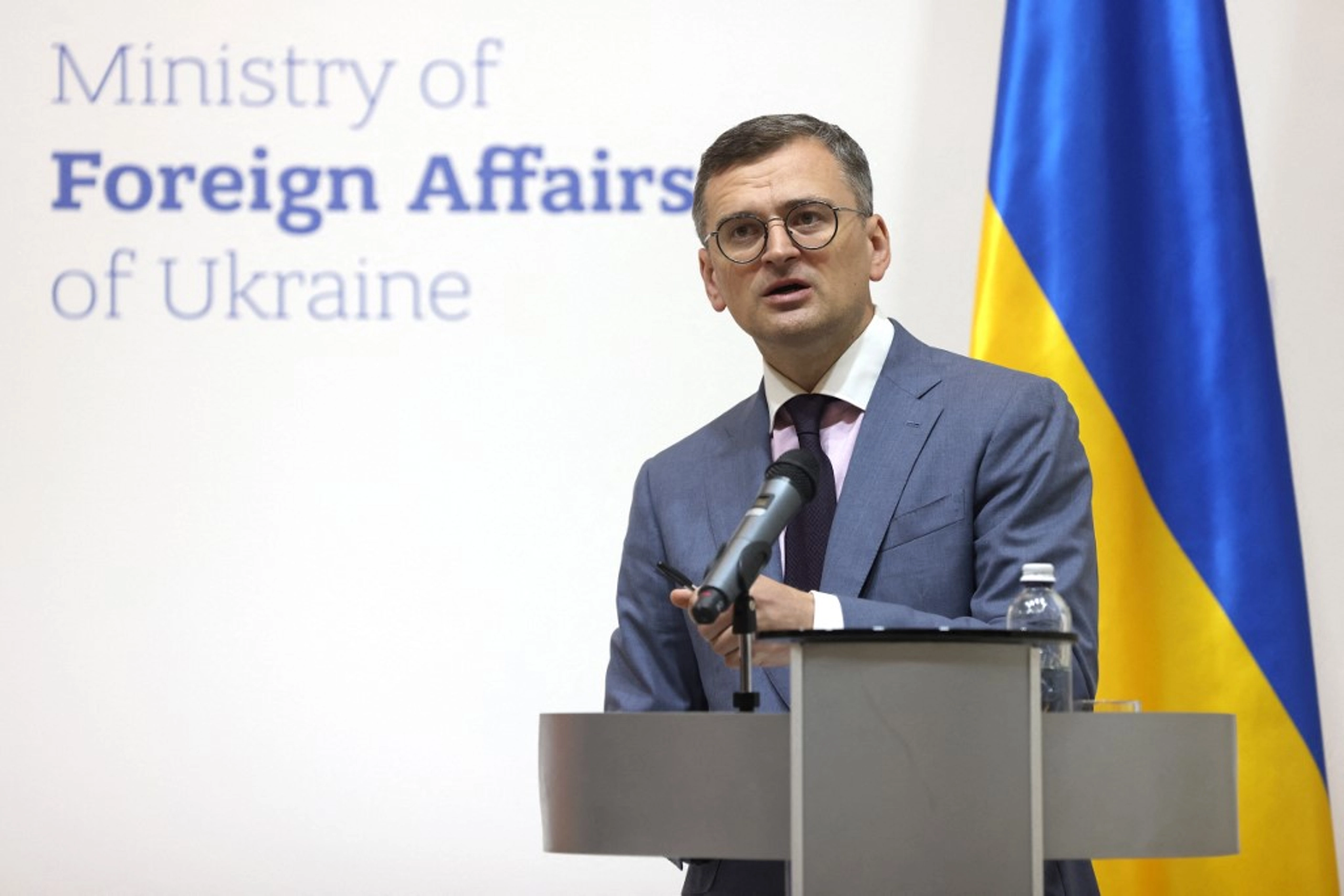 Ukraine Foreign Minister Kuleba to Visit China for Talks on Ending Russia's Invasion