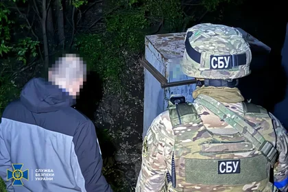 СБУ затримала агента ФСБ, який підпалював релейні шафи Укрзалізниці в Одесі