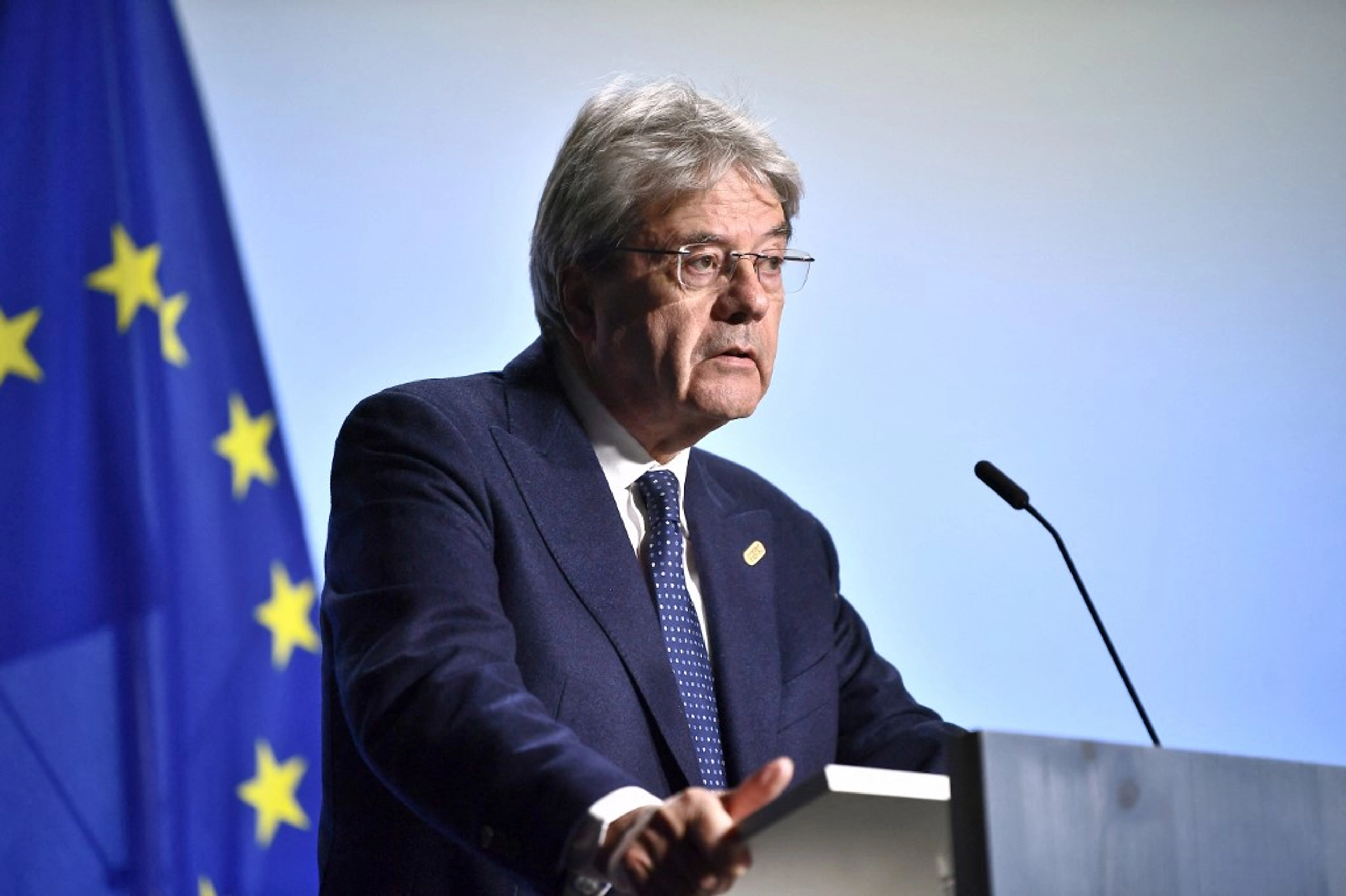 G7 Deal on $50 Billion Ukraine Loan Seen in October, Gentiloni Says