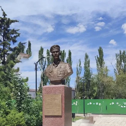 У Маріуполі росіяни встановили пам'ятник військовому, який вбивав місцевих жителів