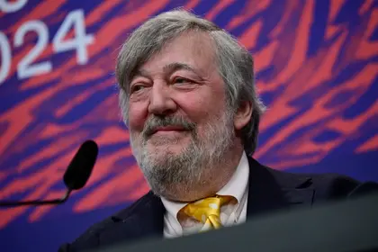 Stephen Fry Presents Documentary Film About War in Ukraine