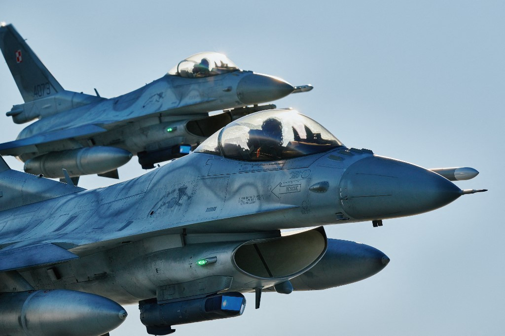 Польські винищувачі перехопили військовий літак Росії над Балтійським ...