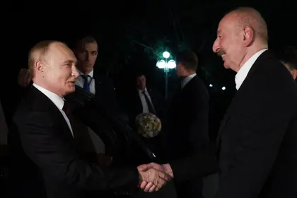 Putin Arrives in Azerbaijan Amid Ukrainian Offensive on Russian Kursk Region