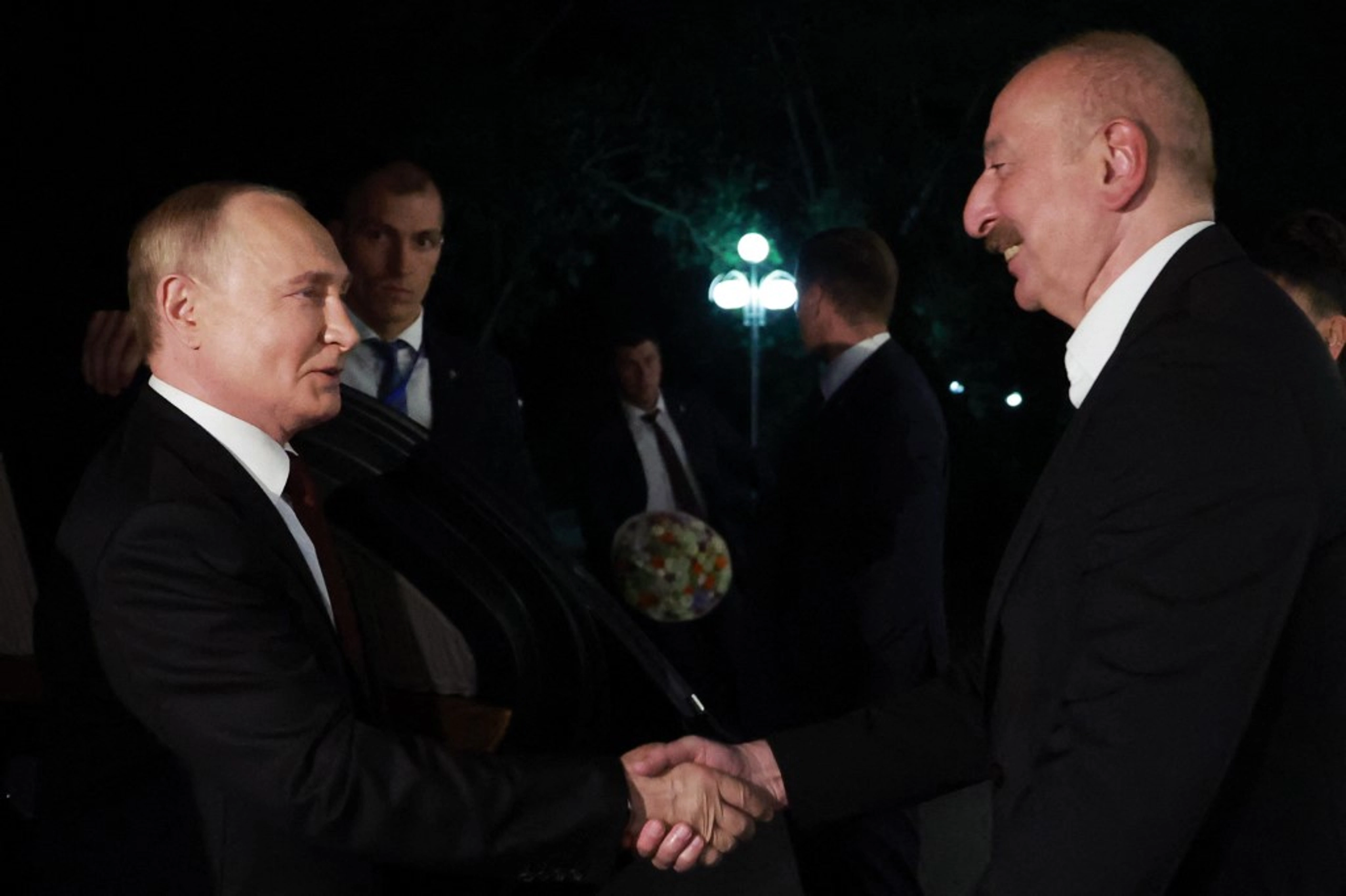 Putin Arrives in Azerbaijan Amid Ukrainian Offensive on Russian Kursk Region