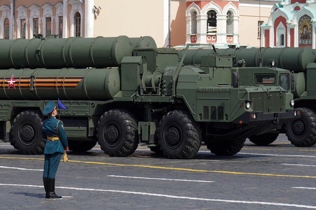 Ukraine Targets Russian S-300 Air Defense Missile System in Russia’s ...