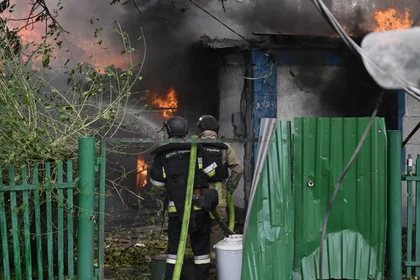 Ukraine Civilians Flee Advancing Russian Troops in Donbas