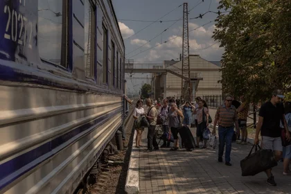 Tearful Families Evacuate as Russian Forces Advance Towards Pokrovsk