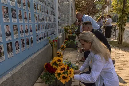 'More Died Than Remained Alive': Kyiv Honours Fallen Soldiers