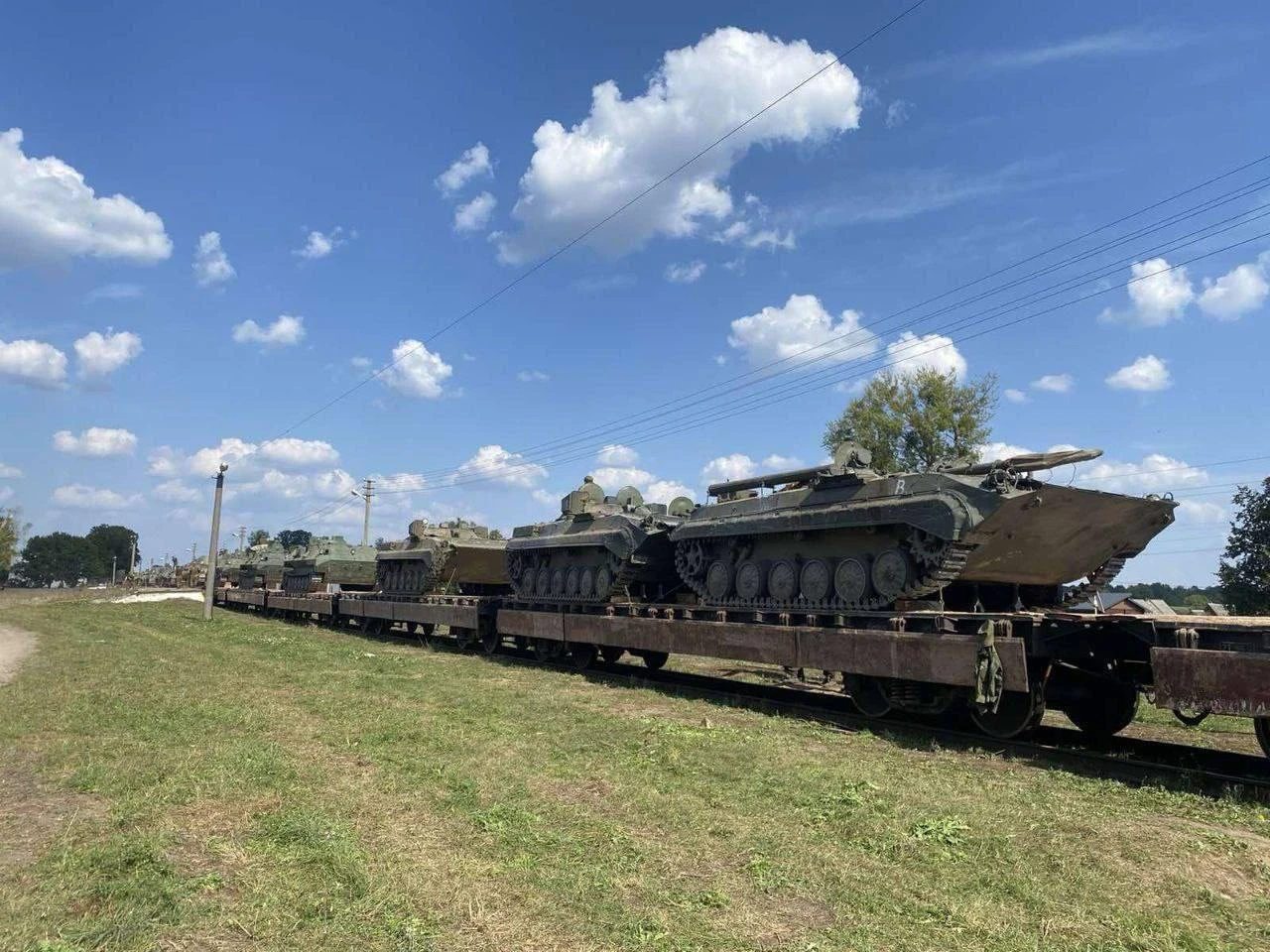 New Footage Allegedly Shows Belarusian Military Equipment Moving Toward Ukrainian Border