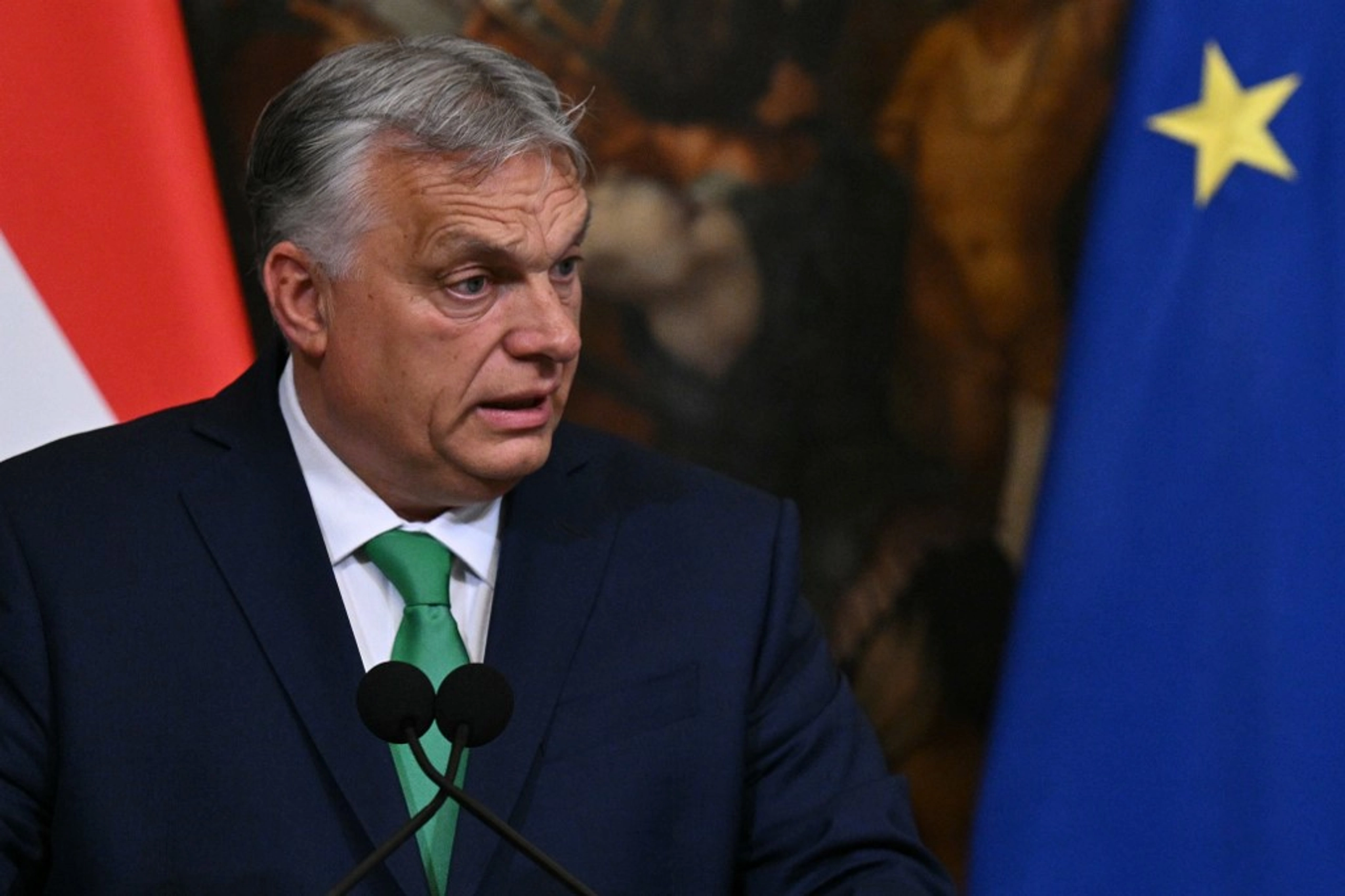 Hungary Dismisses EU 'Hysteria' Over Visa Rules for Russians